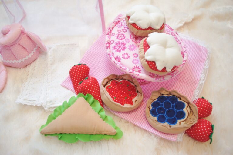 Oskar & Ellen Fabric English Afternoon Tea Set